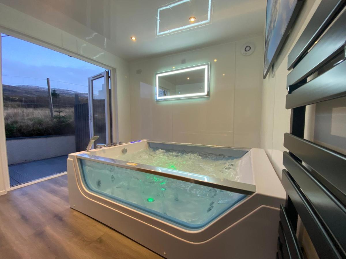 Highland Stays - Ben View Room & Jacuzzi Bath Fort William Exteriör bild