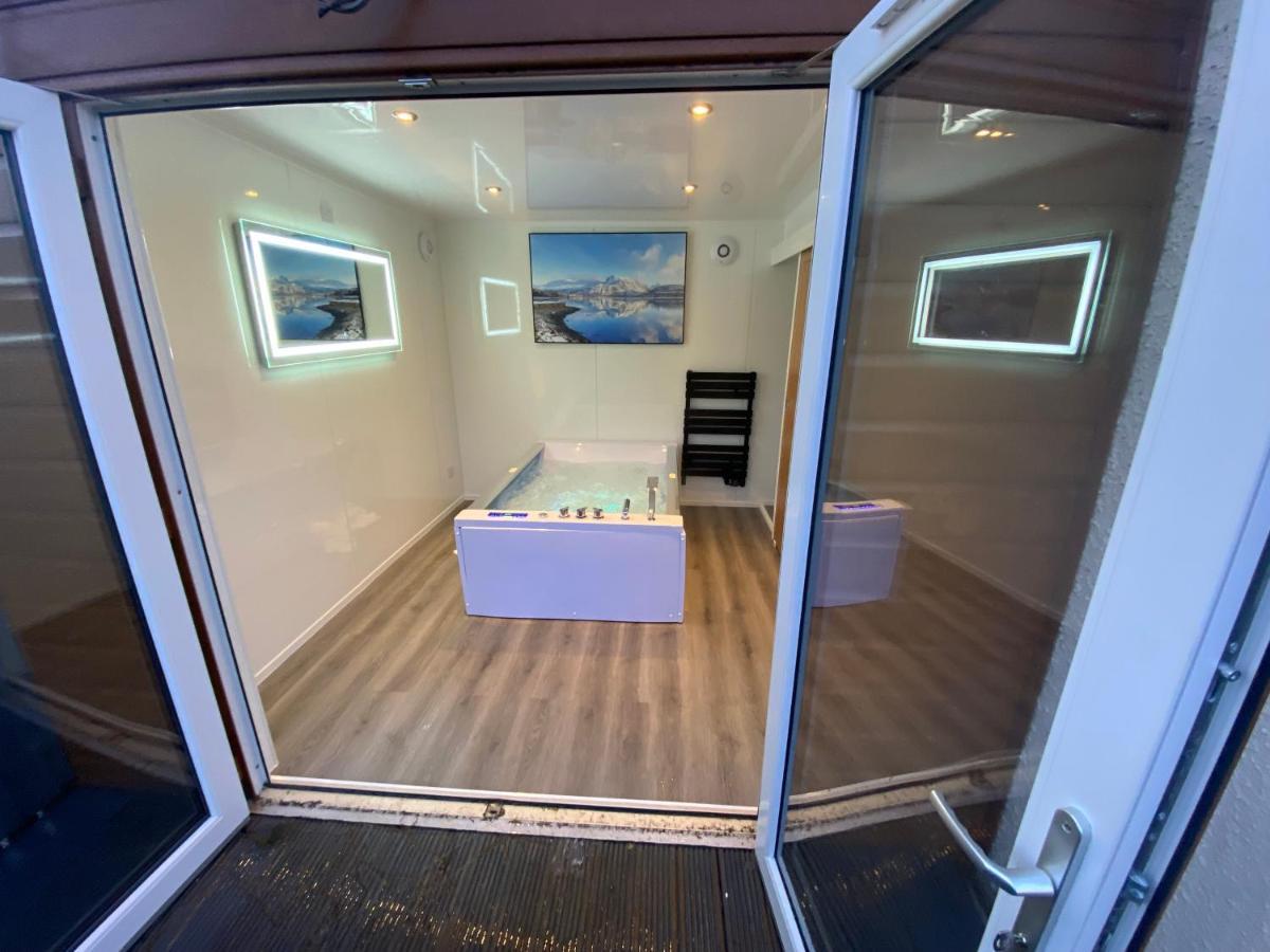 Highland Stays - Ben View Room & Jacuzzi Bath Fort William Exteriör bild