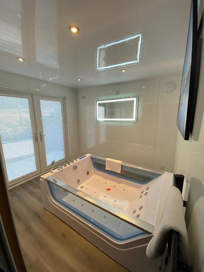Highland Stays - Ben View Room & Jacuzzi Bath Fort William Exteriör bild